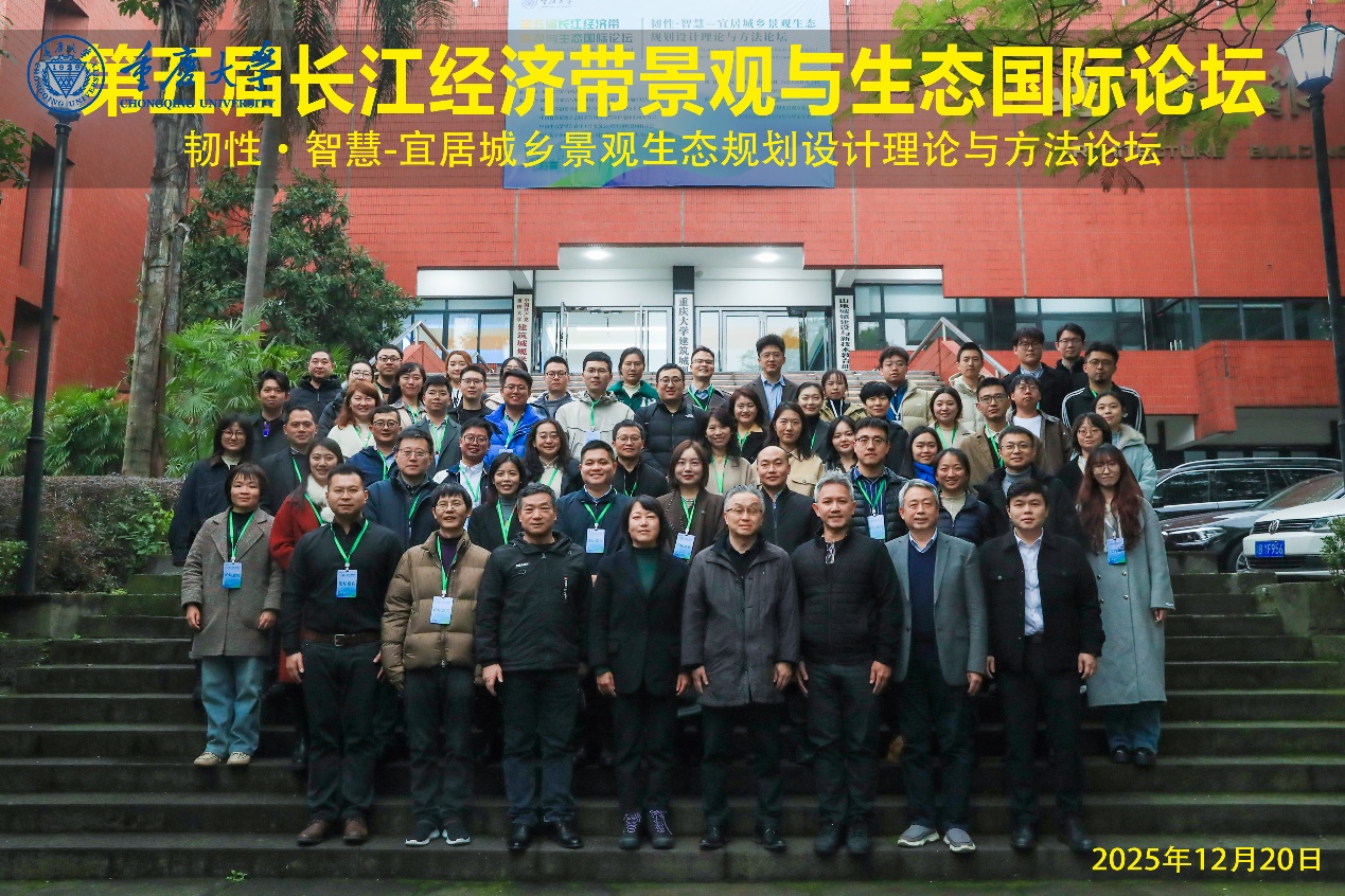 一群人站在一起AI 生成的内容可能不正确。