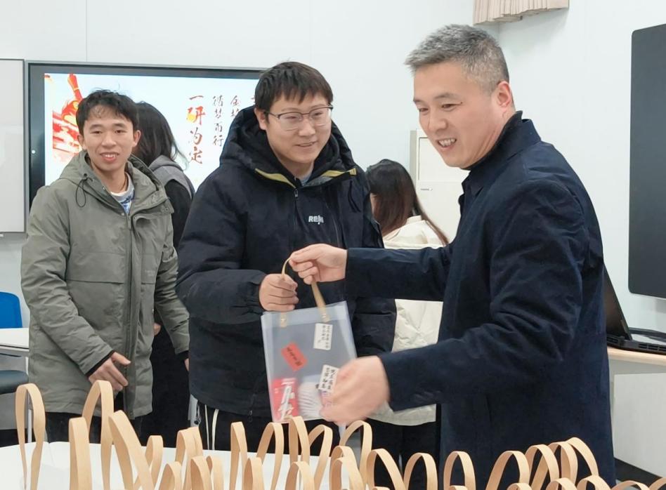 7d273b0ebf947bbf66651598c086fd6f